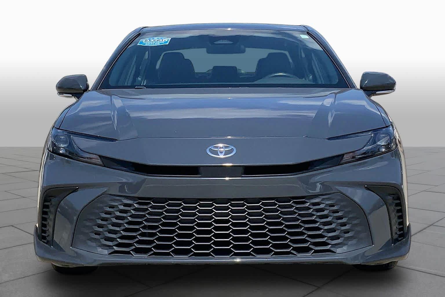 Used 2025 Toyota Camry SE FWD image 4