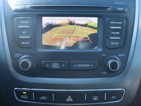 Used 2015 Kia Sorento LX image 9