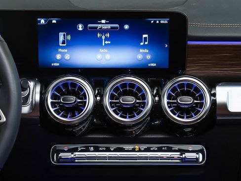 New 2026 Mercedes-Benz GLB 250 4MATIC image 16