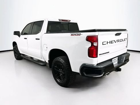 Used 2024 Chevrolet Silverado 1500 LT Trail Boss w/ Convenience Package II AWD/4WD image 4
