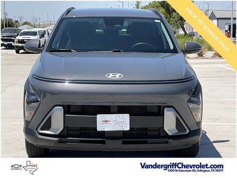 Used 2025 Hyundai Kona SEL FWD image 7