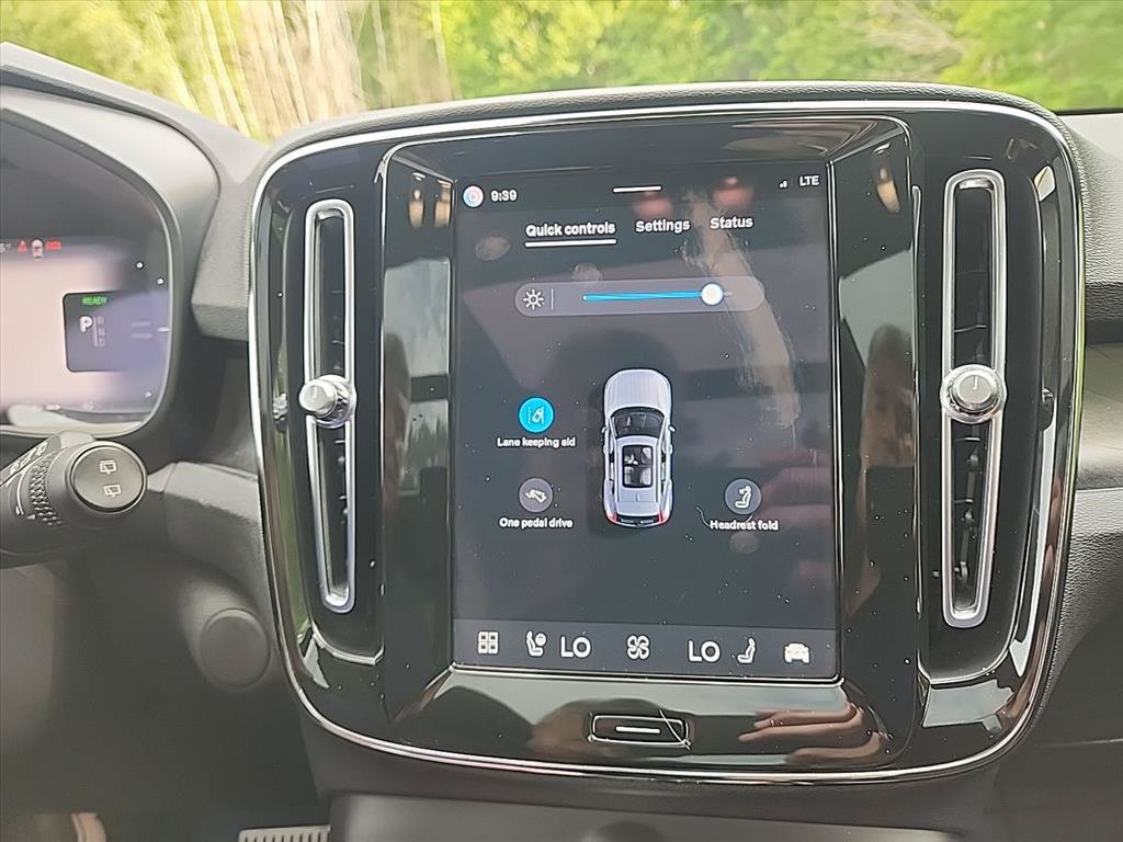 Certified 2023 Volvo XC40 Recharge Ultimate w/ Protection Package Premier AWD/4WD image 17
