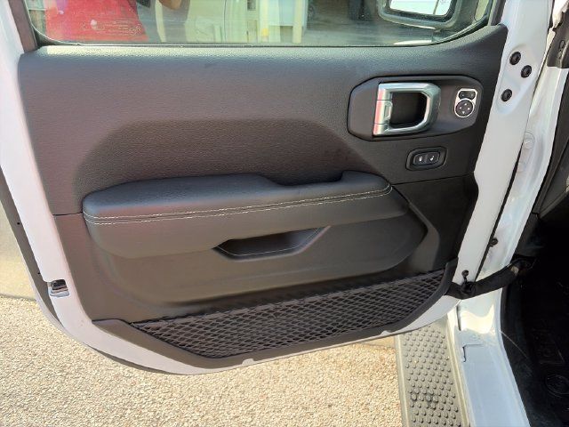 Used 2023 Jeep Wrangler Unlimited Sahara w/ LED Lighting Group AWD/4WD image 10