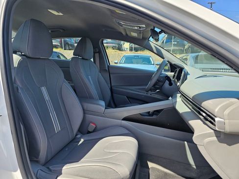 Used 2023 Hyundai Elantra SEL w/ Cargo Package FWD image 11