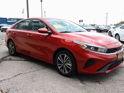Used 2023 Kia Forte LXS image 3