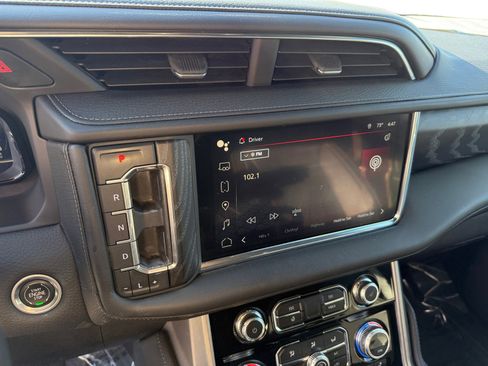 Used 2023 GMC Yukon XL Denali image 12