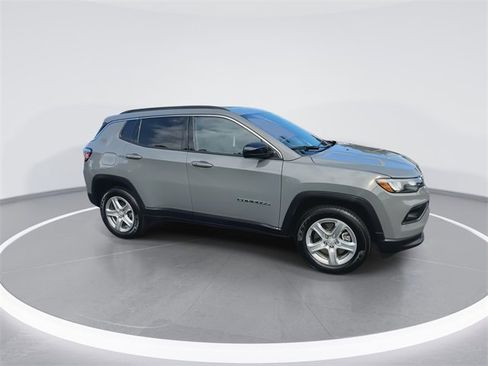 Used 2024 Jeep Compass Latitude image 2