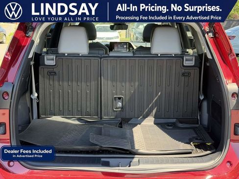 Used 2022 Toyota Highlander XLE FWD image 17