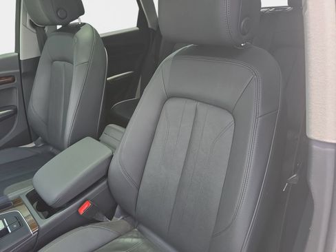 Used 2020 Audi Q5 Premium w/ Premium Plus Package AWD/4WD image 26