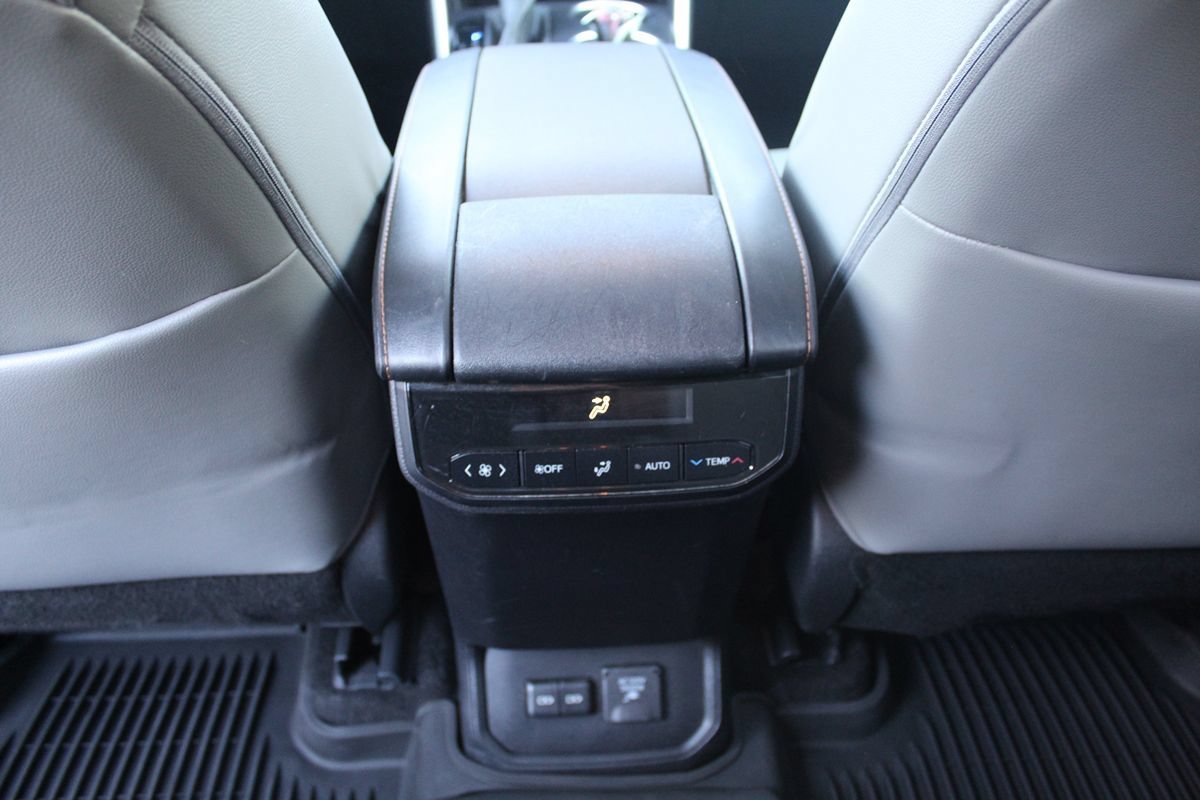 Used 2023 Toyota Highlander Bronze Edition AWD/4WD image 33