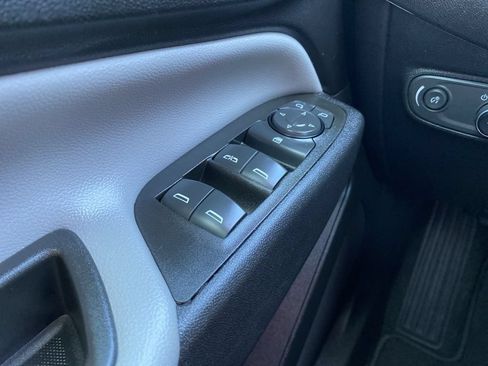 Used 2023 Chevrolet Equinox LS w/ LS Convenience Package FWD image 28