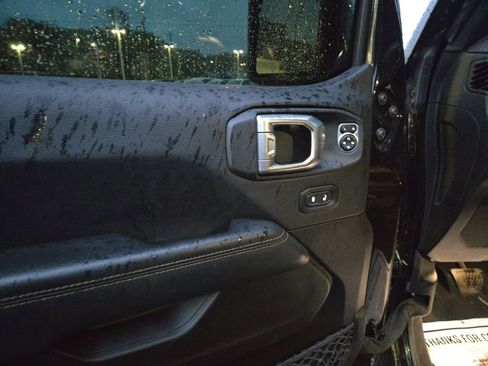 Used 2022 Jeep Gladiator Overland image 10