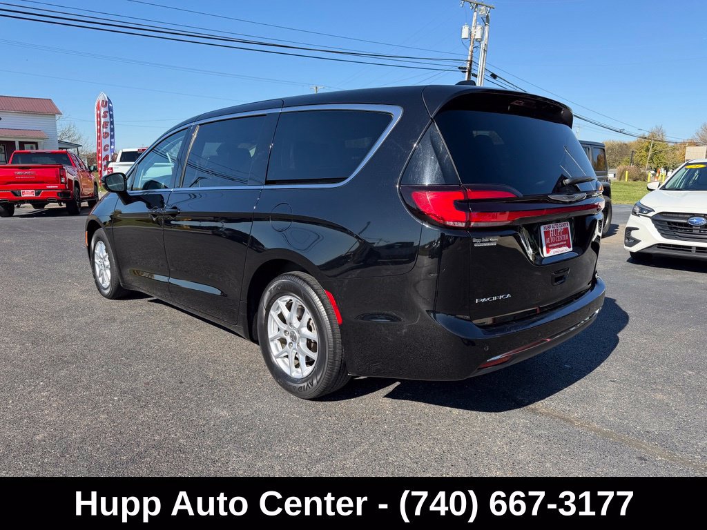 Used 2024 Chrysler Pacifica Touring-L FWD image 6