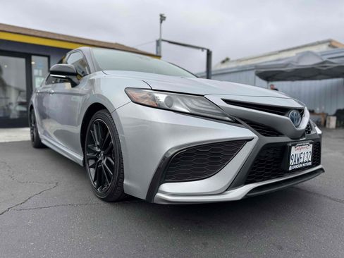 Used 2022 Toyota Camry XSE w/ Navigation Upgrade Package FWD image 3