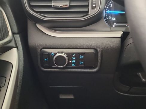 Used 2023 Ford Explorer XLT AWD/4WD image 22