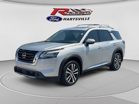 Used 2024 Nissan Pathfinder Platinum FWD image 1