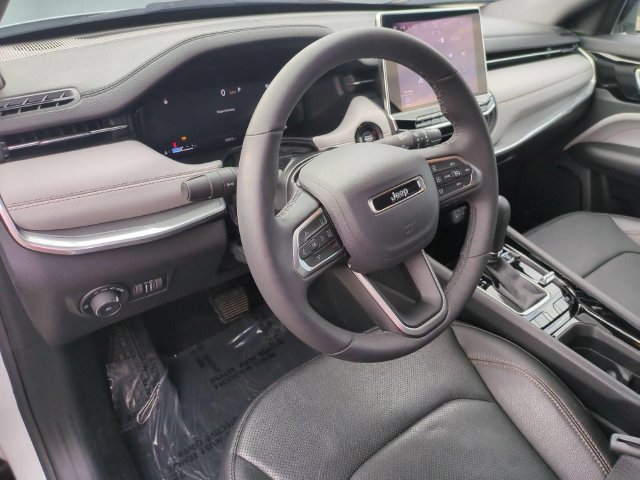 Used 2024 Jeep Compass Limited w/ Elite Group AWD/4WD image 11