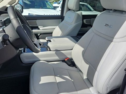Used 2025 Ford Expedition Max Platinum AWD/4WD image 14