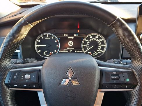 Used 2024 Mitsubishi Outlander SE image 19