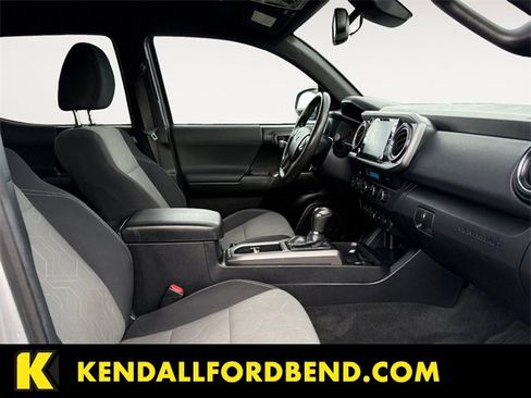 Used 2022 Toyota Tacoma TRD Off-Road w/ Technology Package image 15
