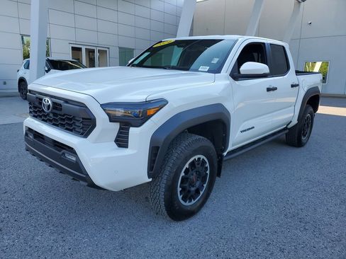 Used 2024 Toyota Tacoma TRD Off-Road w/ TRD Off Road Upgrade Package AWD/4WD image 2