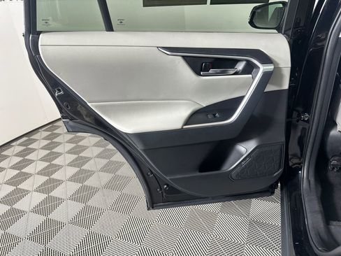 Used 2021 Toyota RAV4 XLE w/ Convenience Package FWD image 22