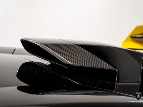 Used 2024 Lamborghini Huracan STO image 13