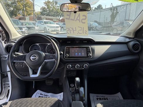 Used 2022 Nissan Kicks S image 9