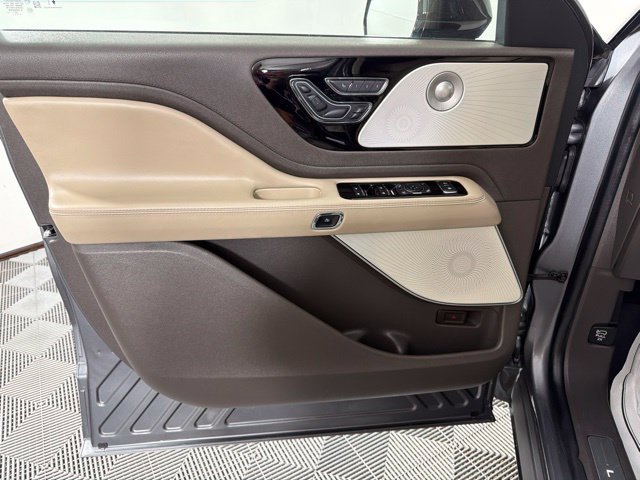 Used 2023 Lincoln Aviator Reserve w/ Equipment Group 201A AWD/4WD image 12