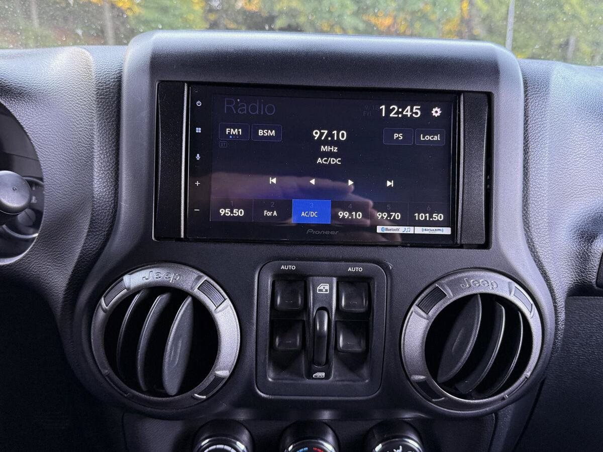 Used 2012 Jeep Wrangler Unlimited Sport AWD/4WD image 18