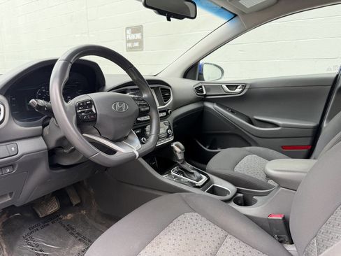 Used 2019 Hyundai Ioniq Plug-In Hybrid FWD image 7