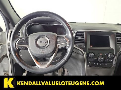 Used 2018 Jeep Grand Cherokee Laredo image 9