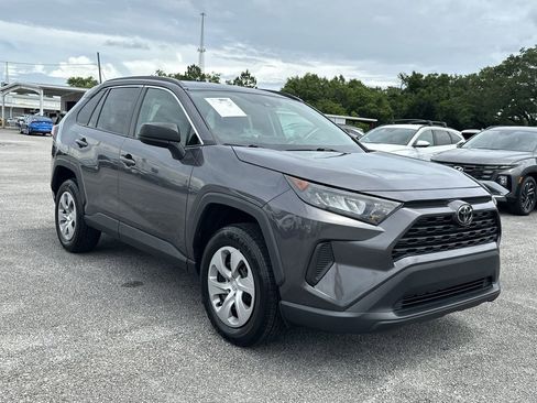 Used 2021 Toyota RAV4 LE AWD/4WD image 2