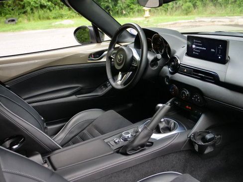 Used 2024 MAZDA MX-5 Miata RF Club w/ Weather Package RWD image 34