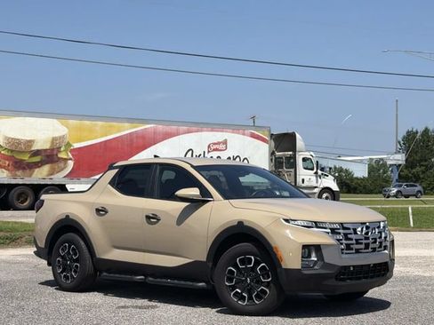 Used 2023 Hyundai Santa Cruz SE w/ Tow & Go Package AWD/4WD image 2