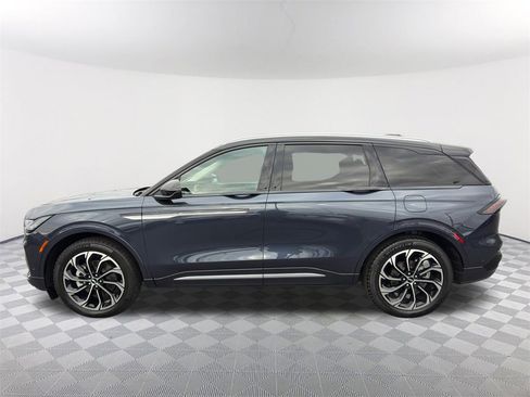 Used 2024 Lincoln Nautilus Reserve image 8