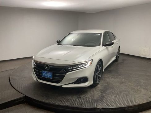 Used 2022 Honda Accord Sport image 3