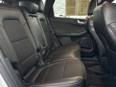 Used 2025 Ford Escape SE image 25