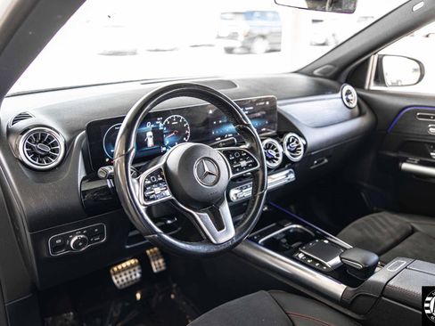 Used 2023 Mercedes-Benz GLA 250 4MATIC image 9