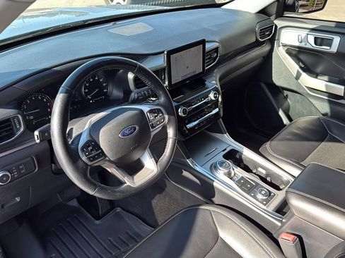 Used 2021 Ford Explorer Limited w/ Equipment Group 301A AWD/4WD image 11