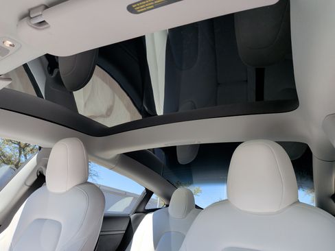 Used 2021 Tesla Model 3 Standard Range Plus image 28