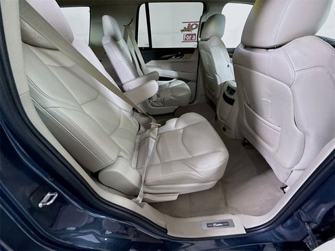 Used 2020 Cadillac Escalade Luxury image 31