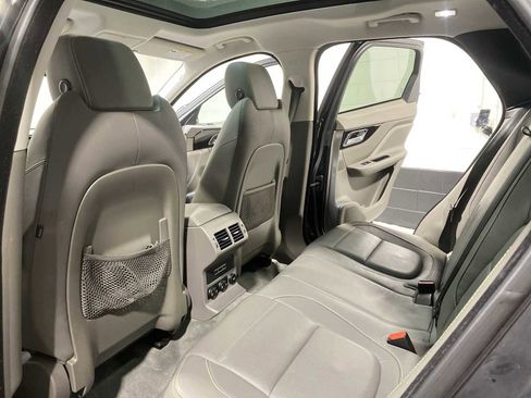 Used 2017 Jaguar F-PACE R-Sport image 12