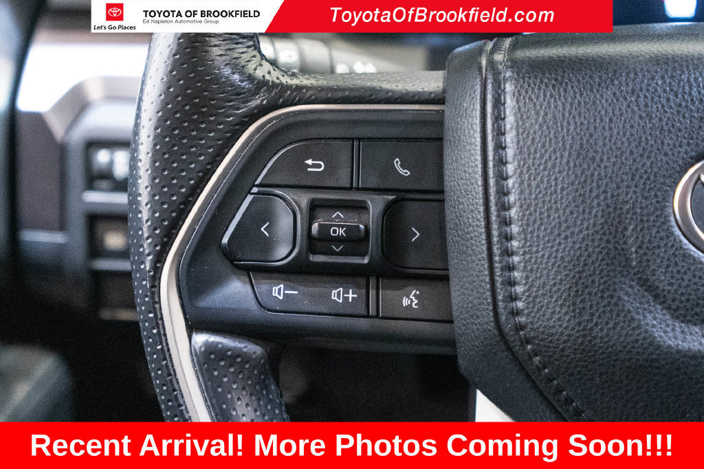 Used 2025 Toyota 4Runner SR5 AWD/4WD image 18