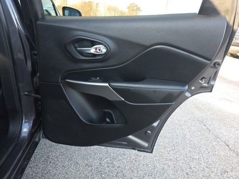 Used 2019 Jeep Cherokee High Altitude image 12