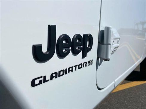 Certified 2023 Jeep Gladiator Sport w/ Trailer Tow Package AWD/4WD image 8