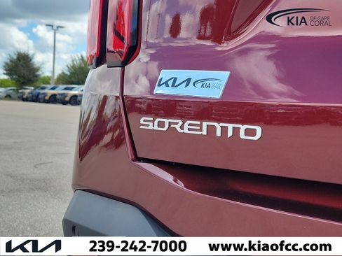 Certified 2025 Kia Sorento S w/ Panoramic Sunroof Package FWD image 10