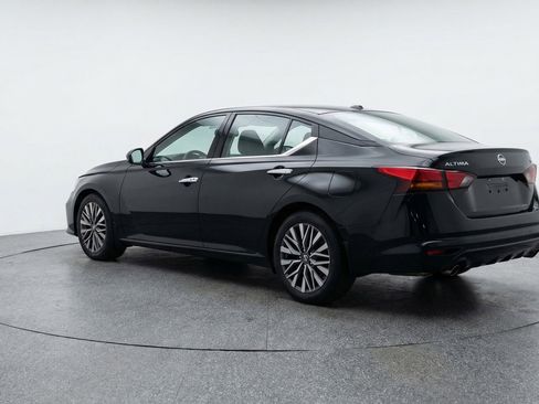 Used 2025 Nissan Altima 2.5 SV image 6