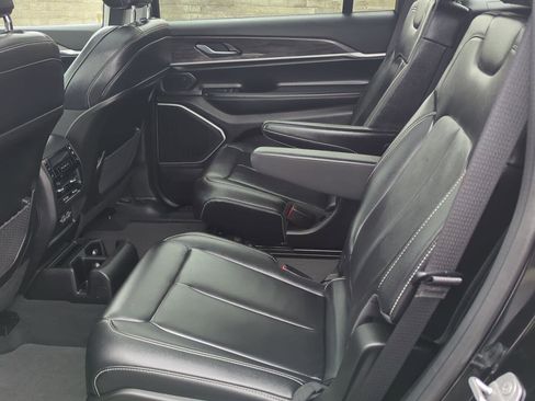 Used 2022 Jeep Grand Cherokee L Limited image 11