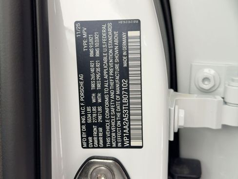Certified 2026 Porsche Macan AWD/4WD image 21